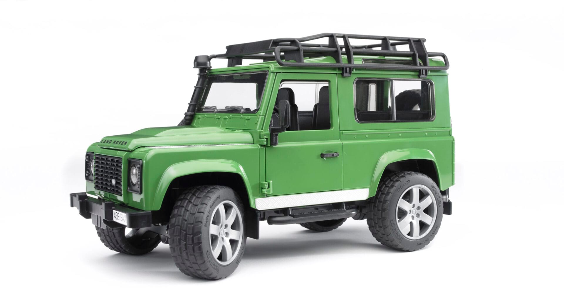 Auto Land Rover Defender - zielony - 02590 - BRUDER 2 Auto Land Rover Defender - zielony - 02590 - BRUDER