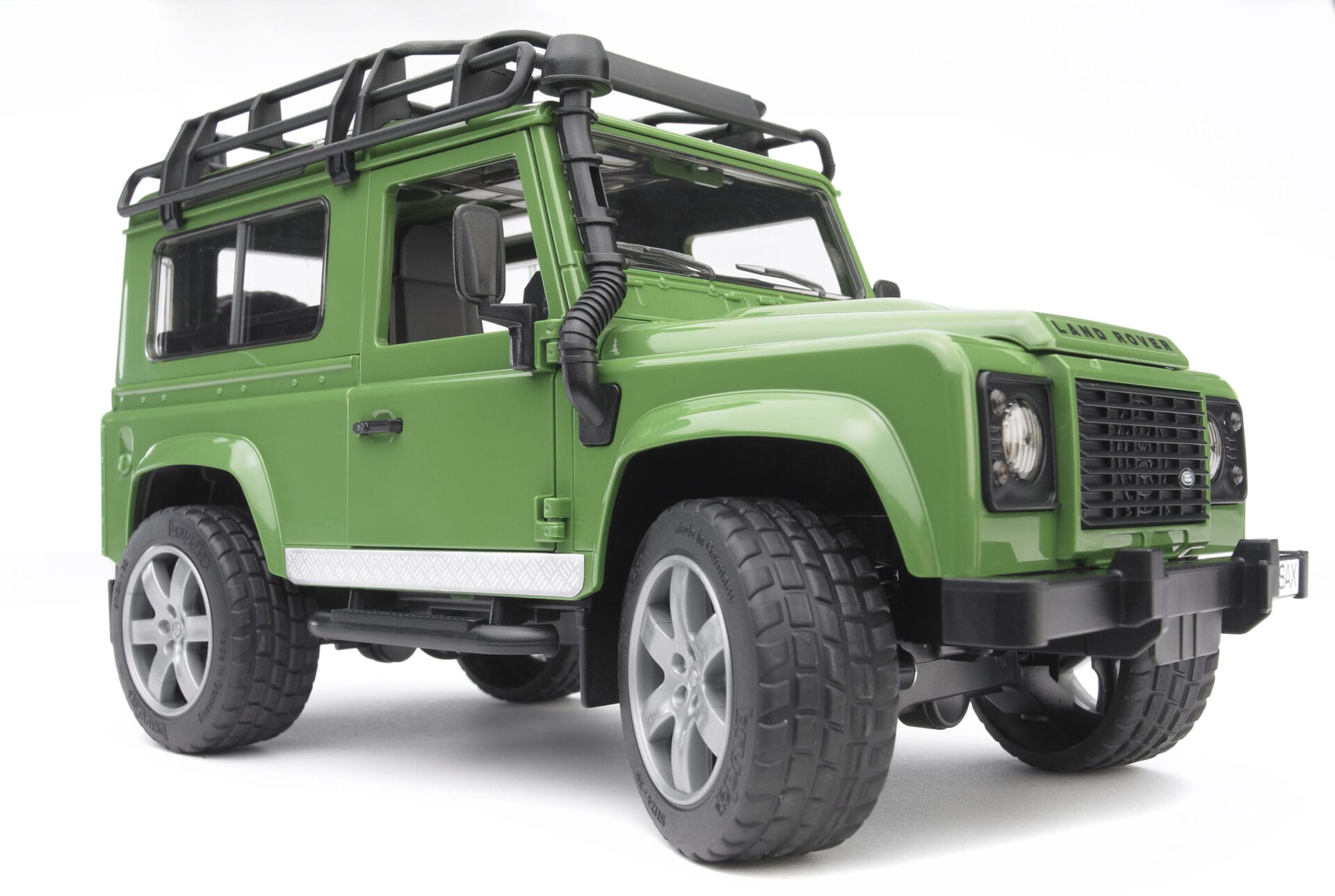 Auto Land Rover Defender - zielony - 02590 - BRUDER 1 Auto Land Rover Defender - zielony - 02590 - BRUDER