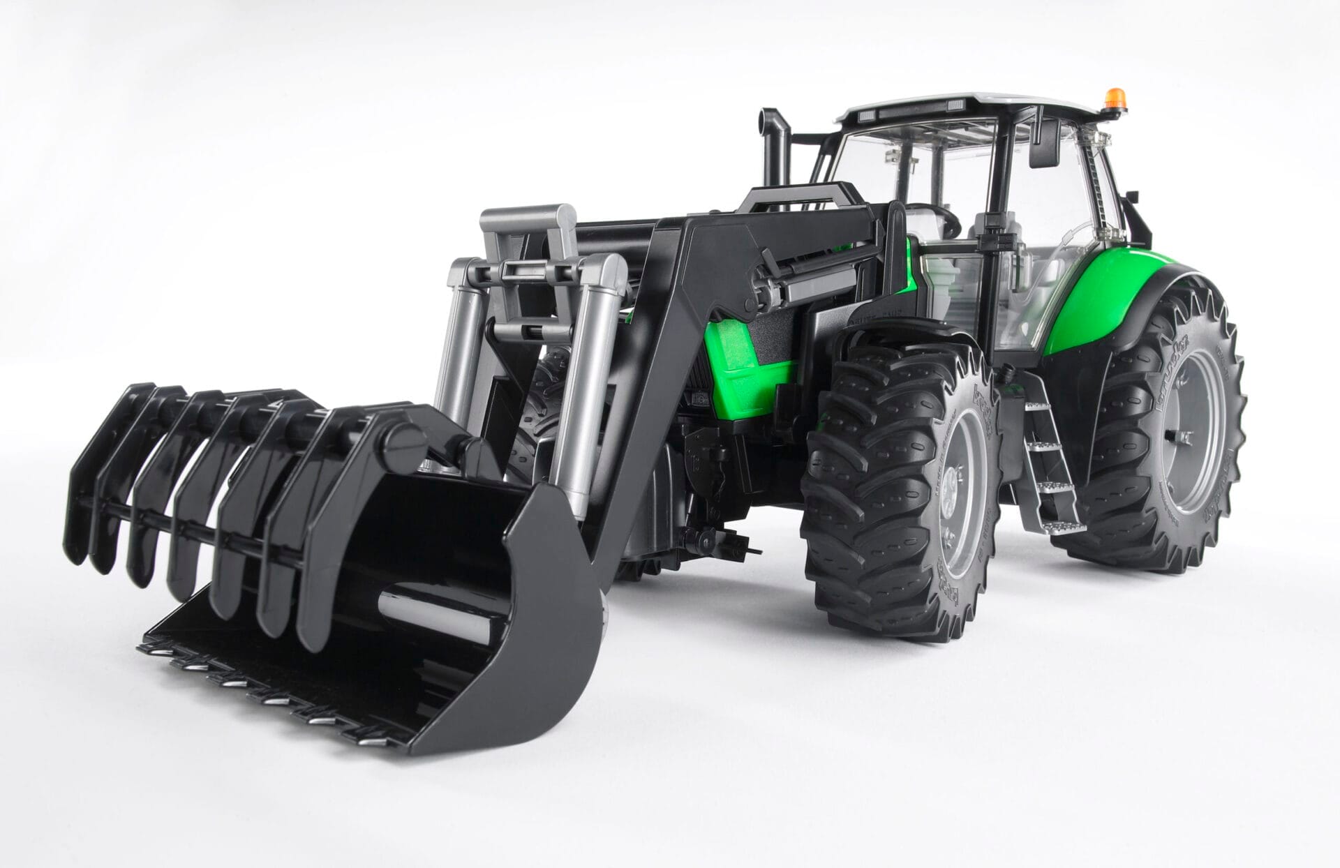 Traktor Deutz Agrotron X720 z ładowarką czołową - 03081 - BRUDER 3 Traktor Deutz Agrotron X720 z ładowarką czołową - 03081 - BRUDER