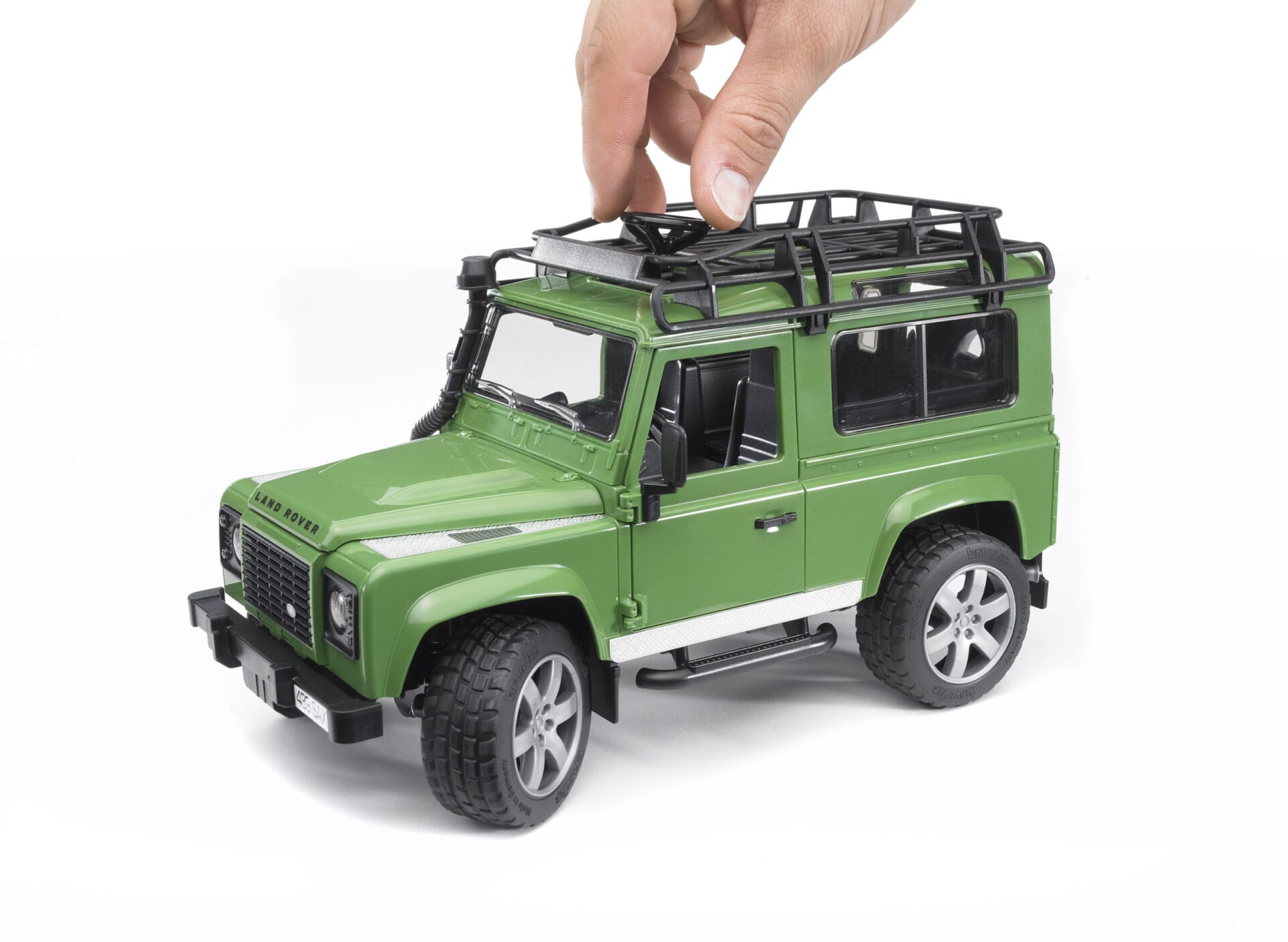 Auto Land Rover Defender - zielony - 02590 - BRUDER 4 Auto Land Rover Defender - zielony - 02590 - BRUDER