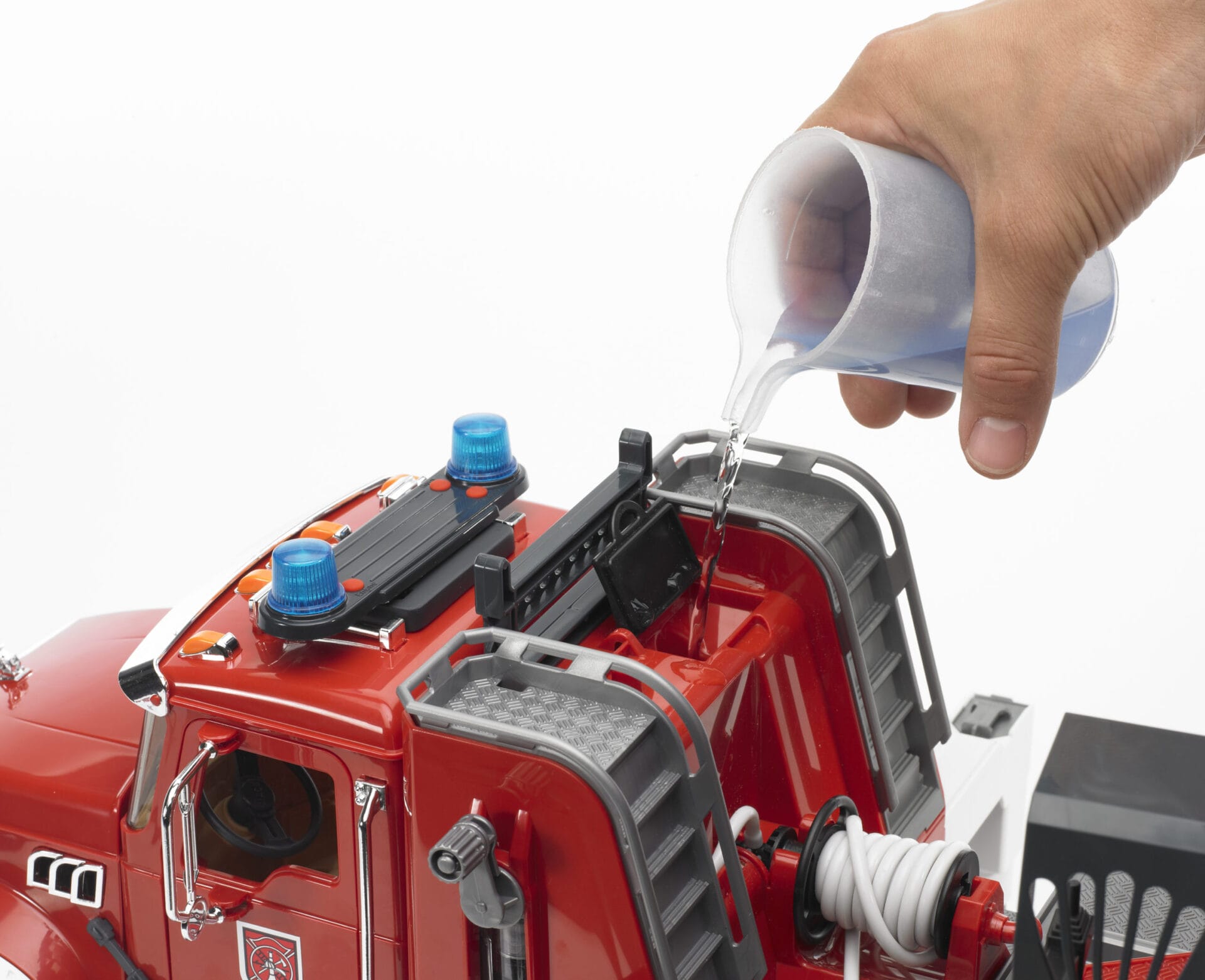 Wóz strażacki - Straż pożarna MACK Granite z pompą wodną - 02821 - BRUDER 4 Wóz strażacki - Straż pożarna MACK Granite z pompą wodną - 02821 - BRUDER