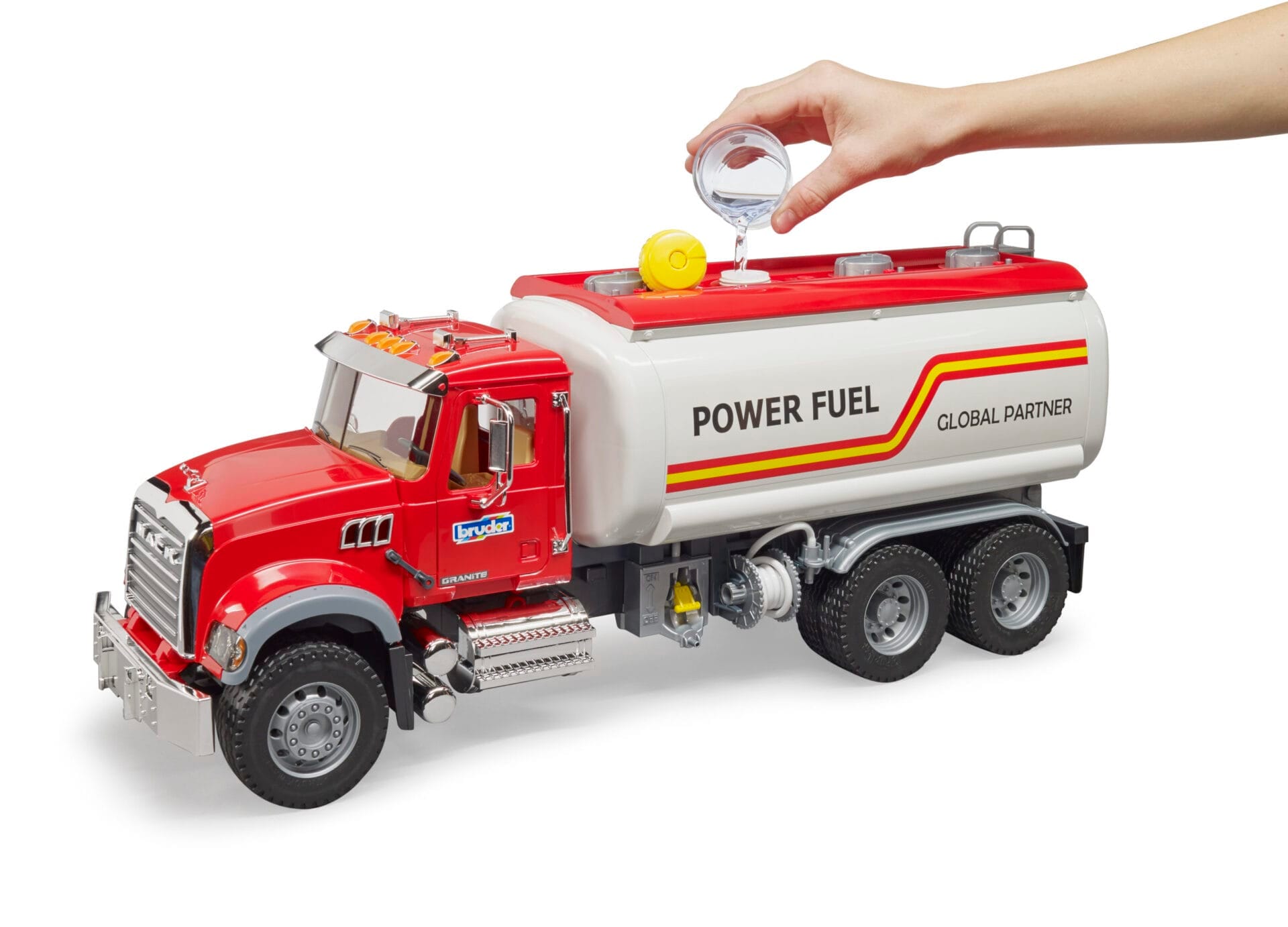 Cysterna Mack Granite - czerwona - 02827 - BRUDER 3 Cysterna Mack Granite - czerwona - 02827 - BRUDER