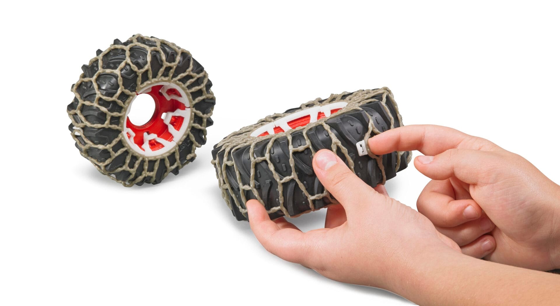 Traktor Claas Axion 950 z pługiem śnieżnym i łańcuchami na kołach - 03017 - BRUDER 13 Traktor Claas Axion 950 z pługiem śnieżnym i łańcuchami na kołach - 03017 - BRUDER