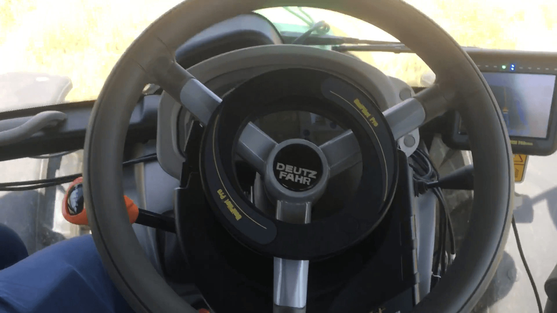 Zestaw Automatycznego kierowania w polu - System jazdy równoległej - Nakładka na kierownicę - UniPilot PRO - 91-05032 - TEEJET 5 Zestaw Automatycznego kierowania w polu - System jazdy równoległej - Nakładka na kierownicę - UniPilot PRO - 91-05032 - TEEJET