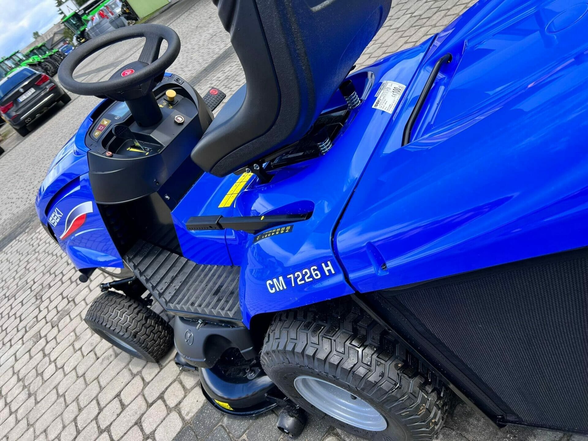 Kosiarka samojezdna - Traktorek - CM7226H - ISEKI 10 Kosiarka samojezdna - Traktorek - CM7226H - ISEKI