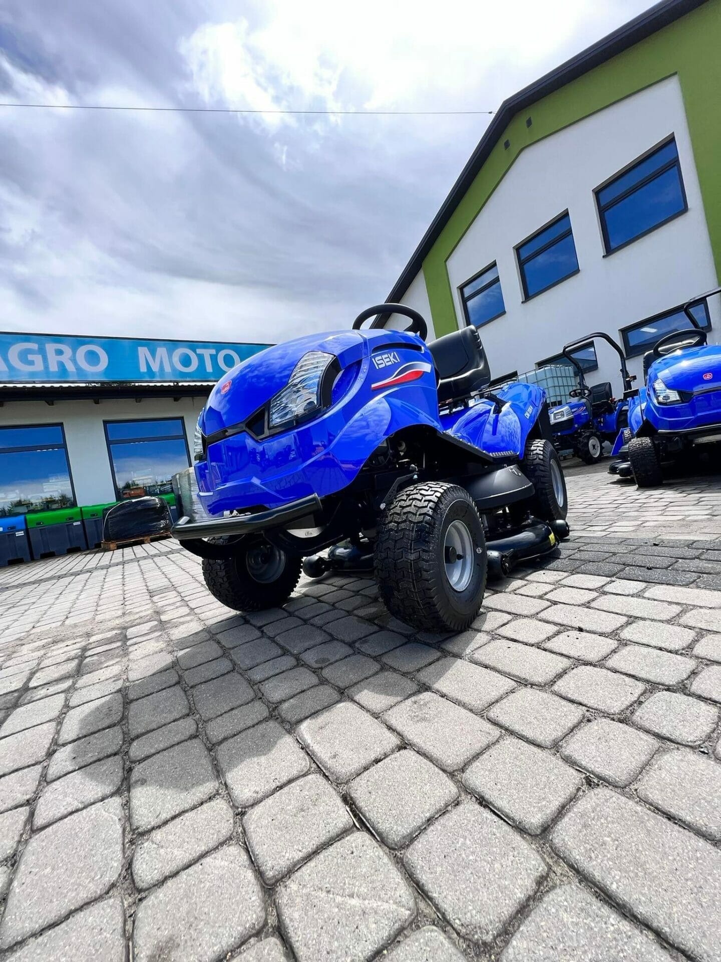 Kosiarka samojezdna - Traktorek - CM7226H - ISEKI 3 Kosiarka samojezdna - Traktorek - CM7226H - ISEKI