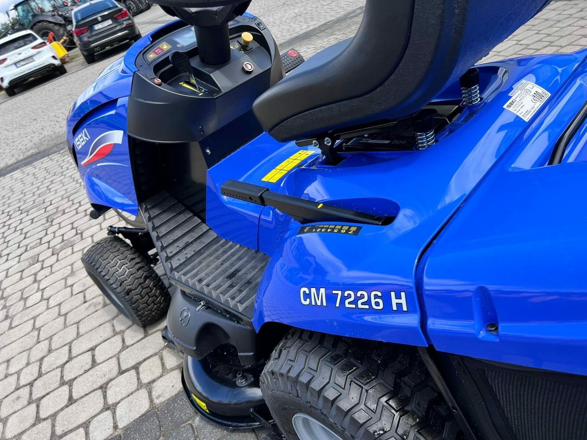 Kosiarka samojezdna - Traktorek - CM7226H - ISEKI 5 Kosiarka samojezdna - Traktorek - CM7226H - ISEKI