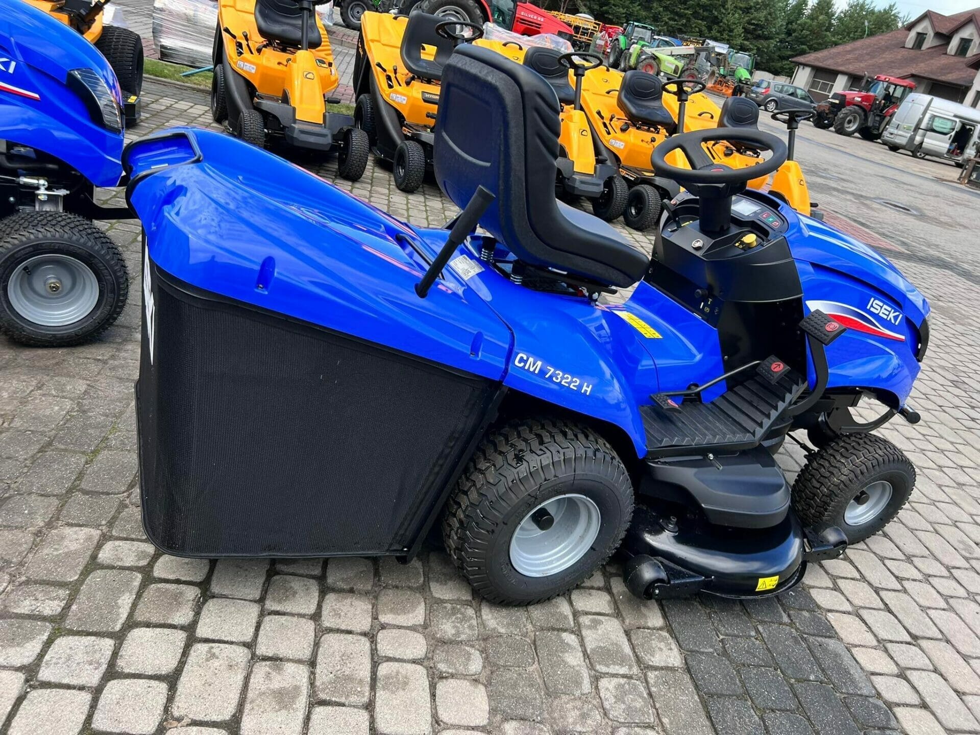 Kosiarka samojezdna - Traktorek - CM7322 - ISEKI 5 Kosiarka samojezdna - Traktorek - CM7322 - ISEKI