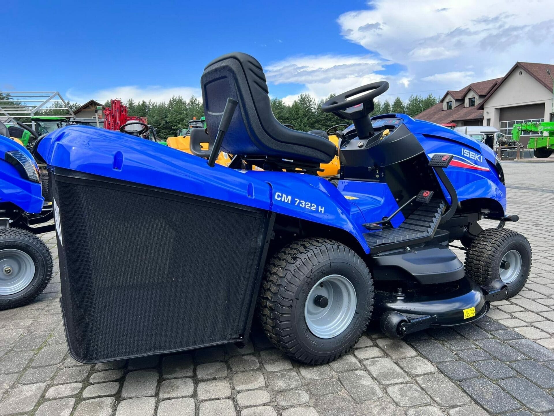 Kosiarka samojezdna - Traktorek - CM7322 - ISEKI 10 Kosiarka samojezdna - Traktorek - CM7322 - ISEKI