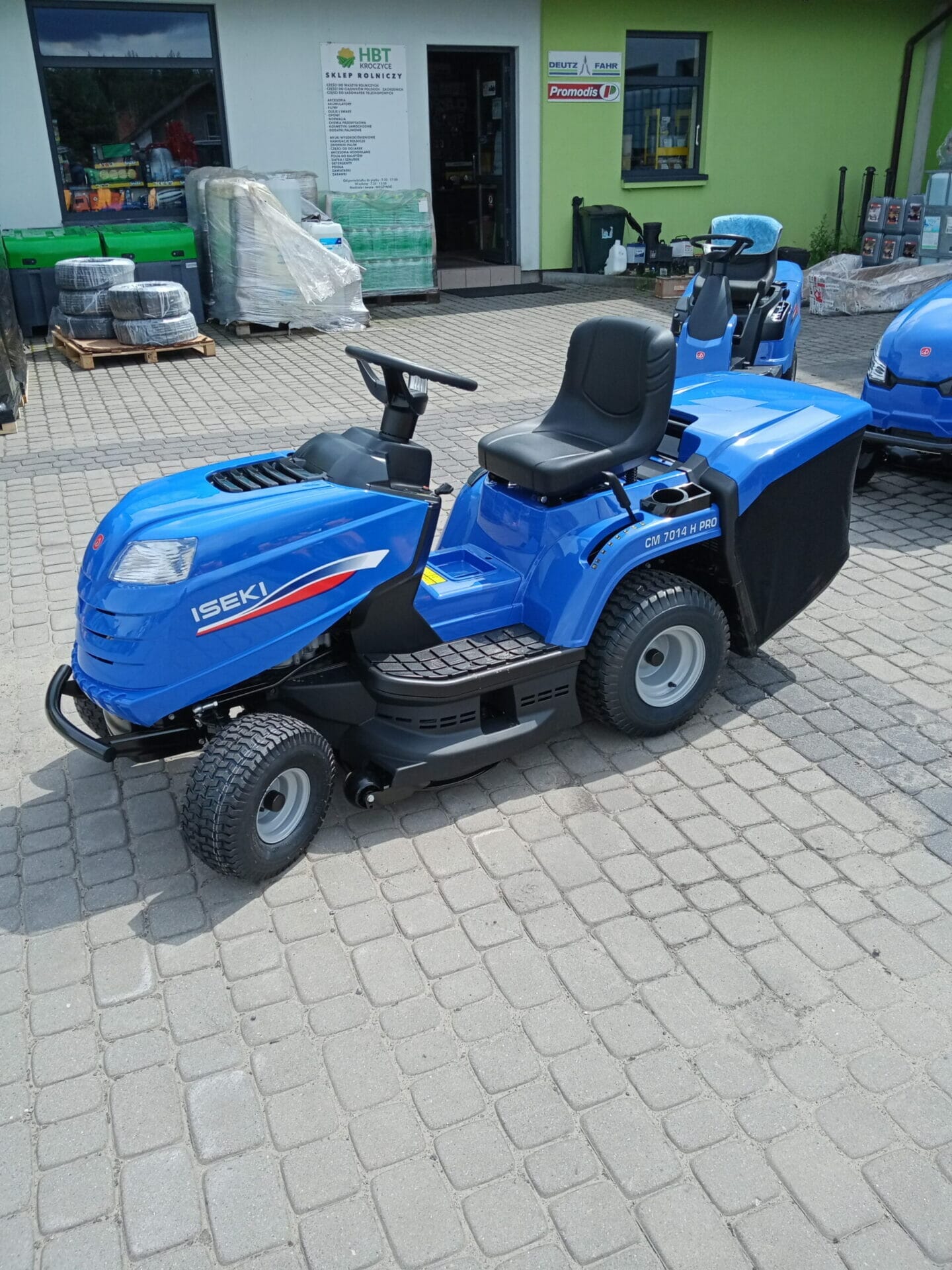 Kosiarka samojezdna - Traktorek - CM7014H PRO2 - ISEKI 4 Kosiarka samojezdna - Traktorek - CM7014H PRO2 - ISEKI