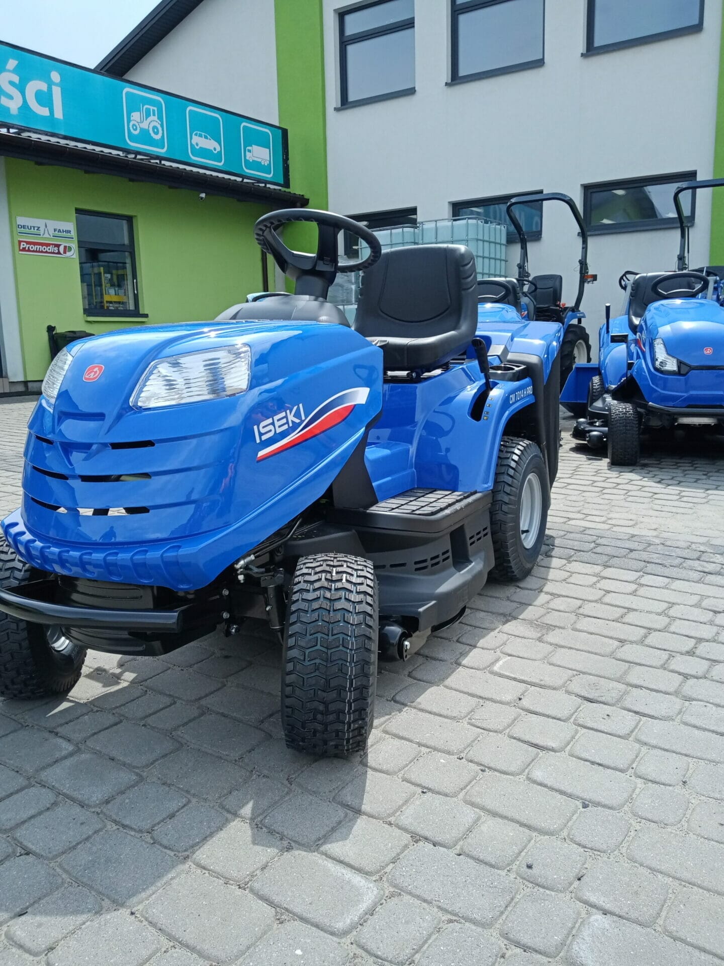 Kosiarka samojezdna - Traktorek - CM7014H PRO2 - ISEKI 1 Kosiarka samojezdna - Traktorek - CM7014H PRO2 - ISEKI